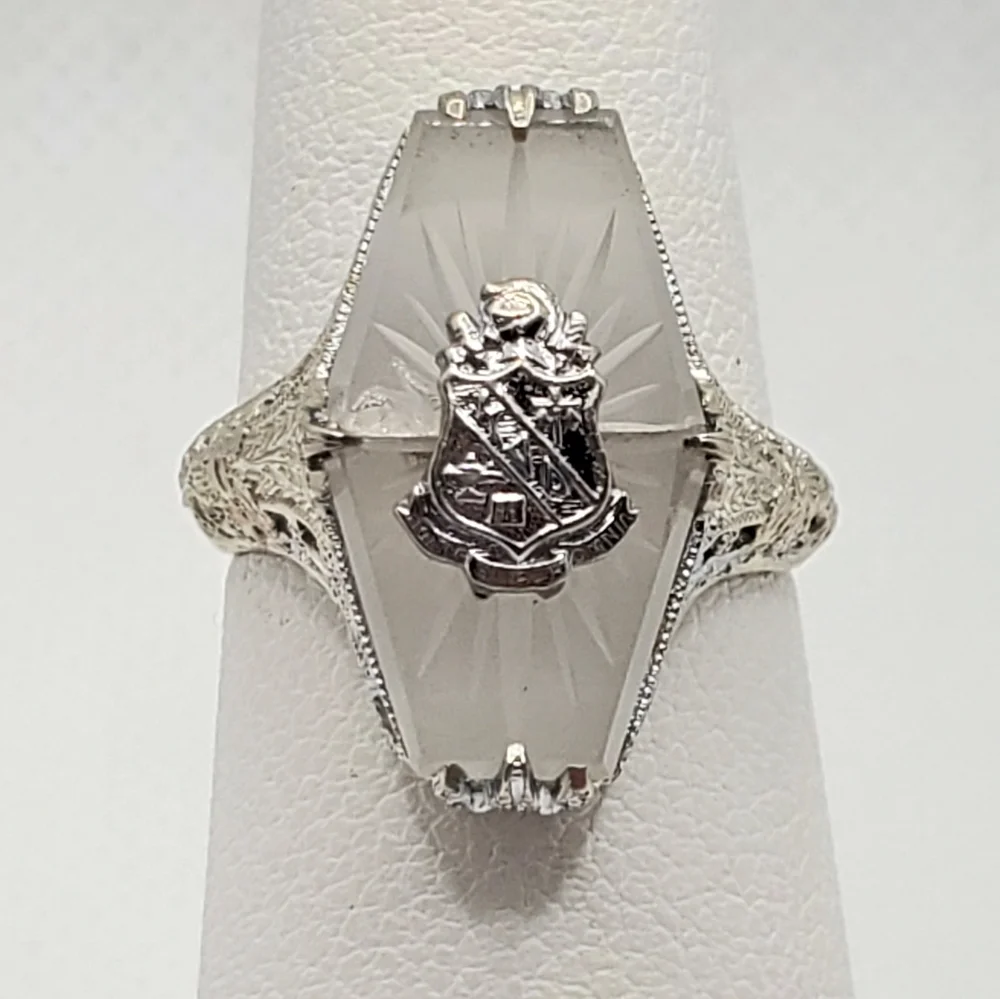 STUNNING VINTAGE 14k Art deco shield camphor ring
